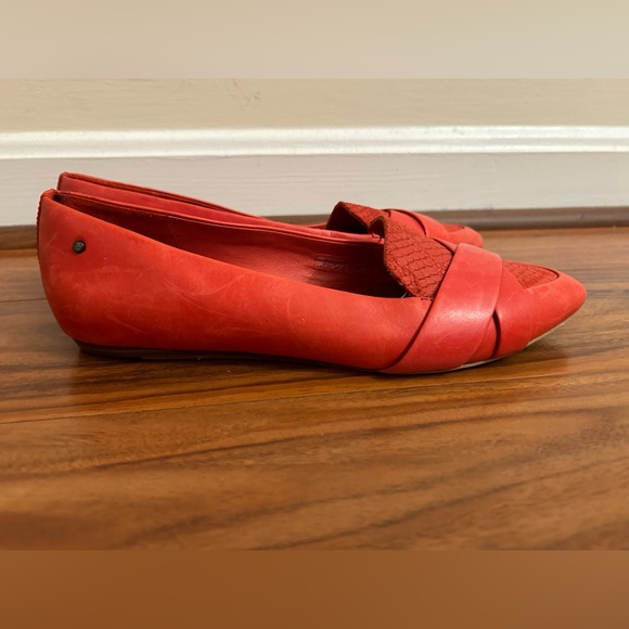 EUC UGG Red pointed toe leather flats - size 8 - summer, red, flashy - Picture 4 of 10